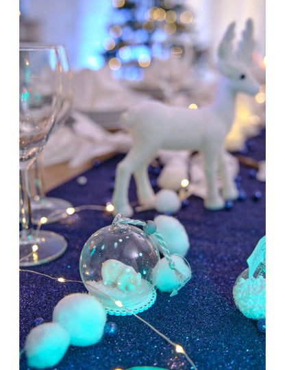 Steklena božična kroglica s polarnim medvedom 6 cm in sneg