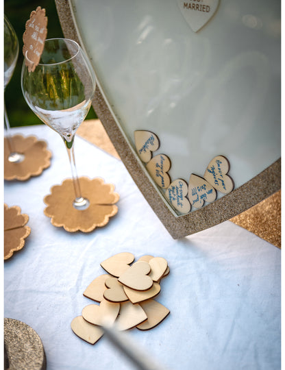 Knjiga gostov z bakrenim bleščečim okvirjem in lesenimi srčki, 37 x 40 cm cm