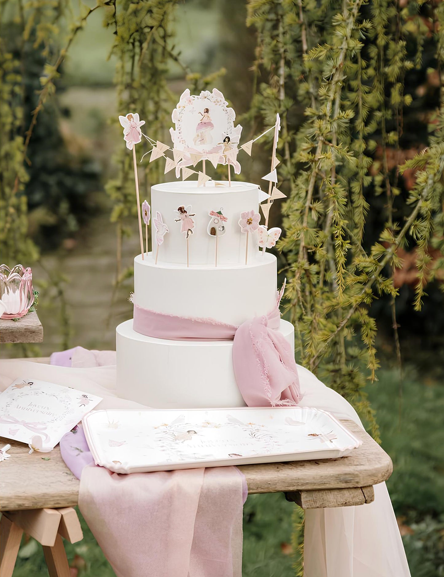 Okras za torto z vilinskim vencem za rojstni dan z medaljonom 12 cm pastel in rože