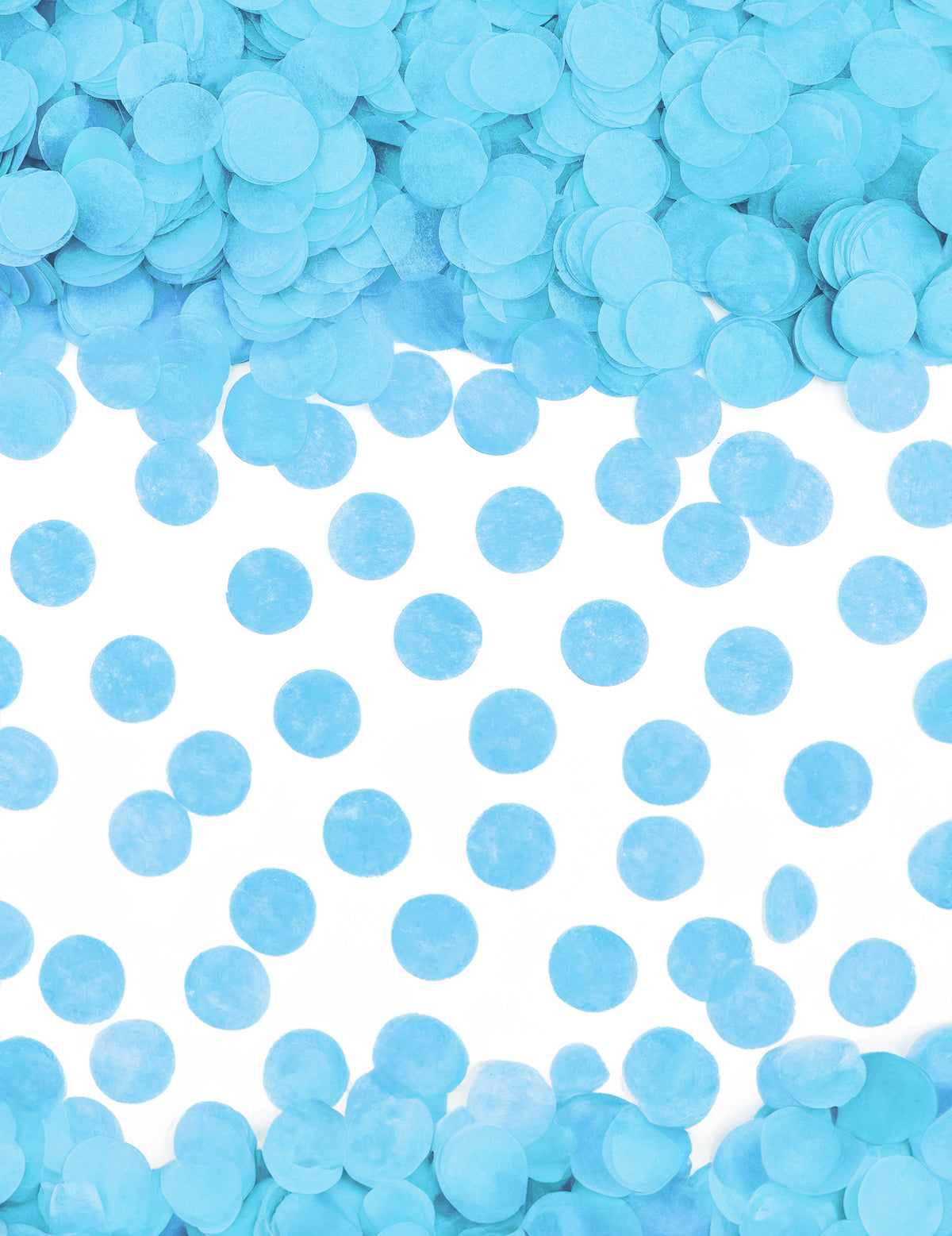 Gros plan sur les confettis bleus du canon à confettis boy pour baby shower