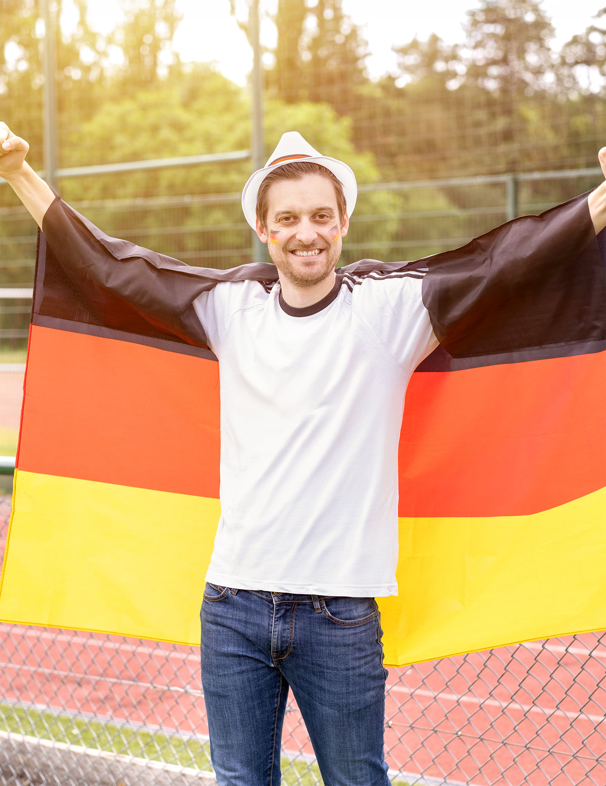 Vue de face de la cape de fan drapeau allemand déployée