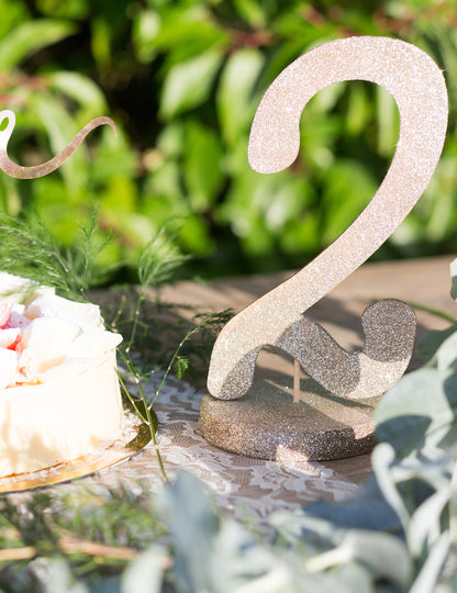 Osrednji okras številka 2, bleščeč les, barva šampanjca 20 cm na podstavku