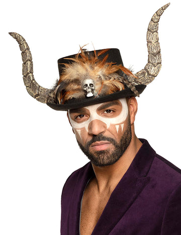 Voodoo klobuk z odraslimi rogovi in perje