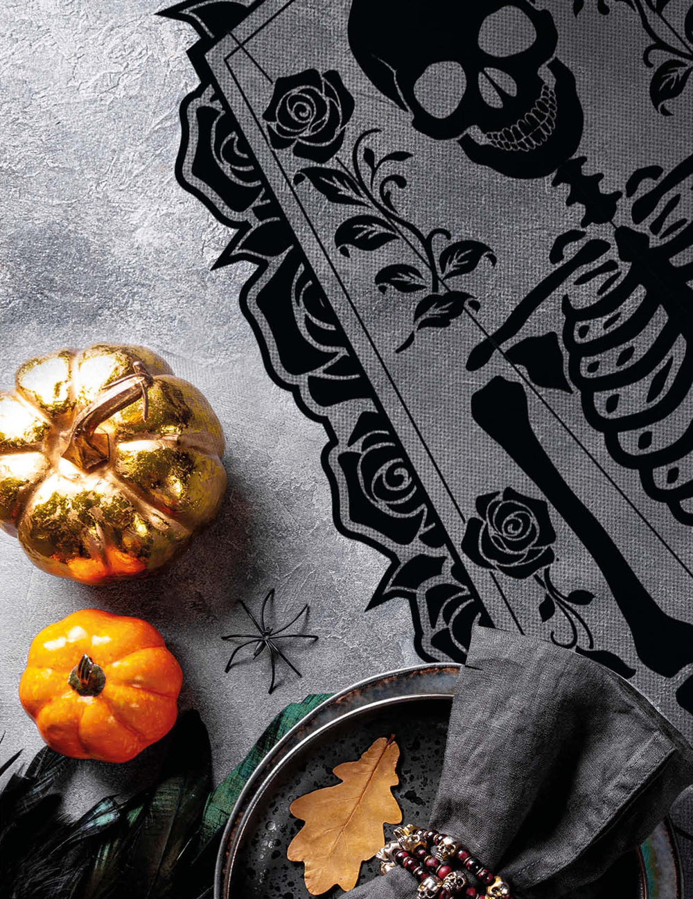 Chemin de table squelette en dentelle pour décoration d'Halloween noir avec roses et têtes de mort