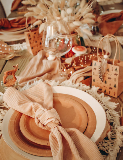 Bež žametni prt za mizo 28 cm x 3 m za poroko