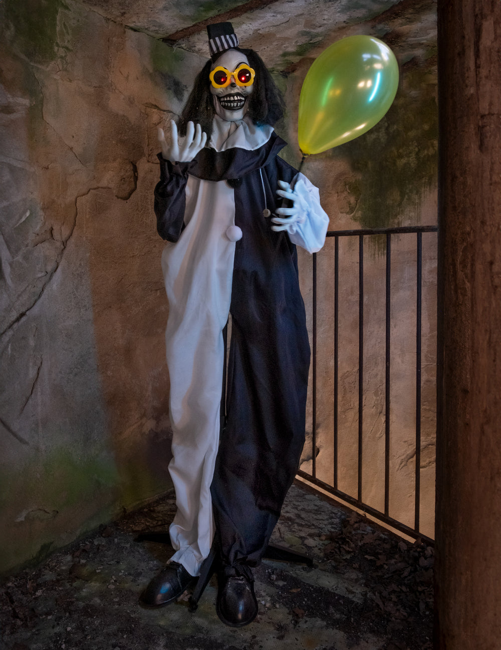 Silhouette complète du clown effrayant animé pour Halloween