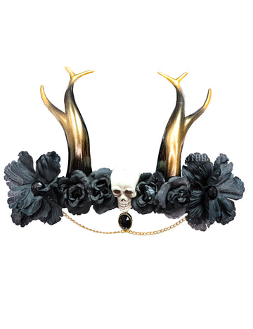 Gotska pokrivali z žensko lobanjo