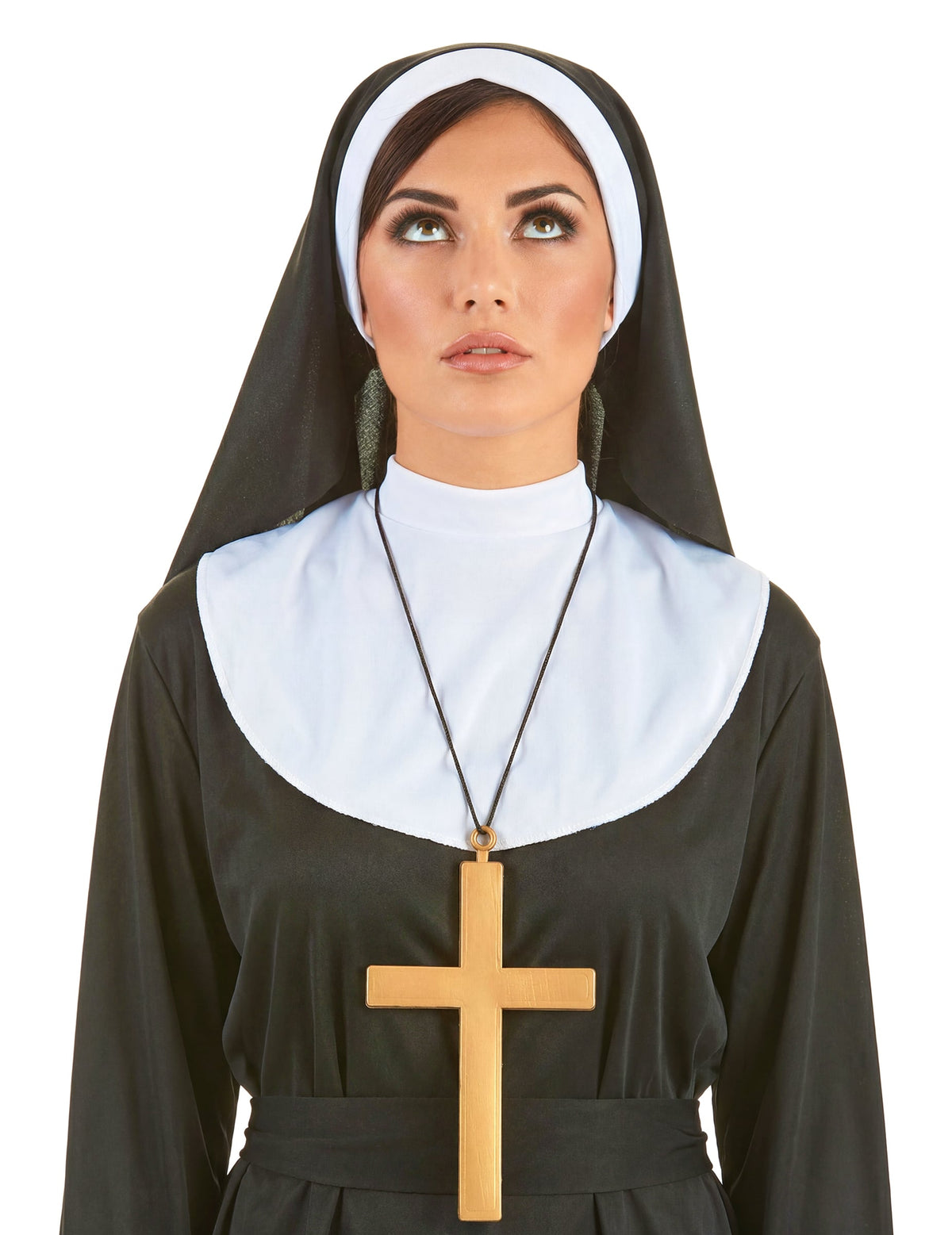 Portrait de face porté avec un costume de nonne du collier croix de moine