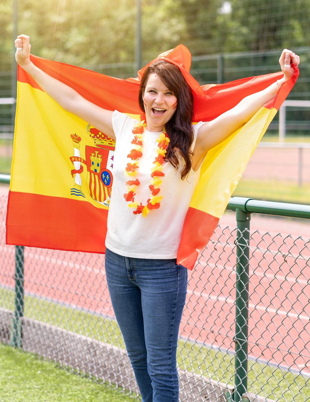 Vue de face avec drapeau du collier supporter Espagne pour adulte
