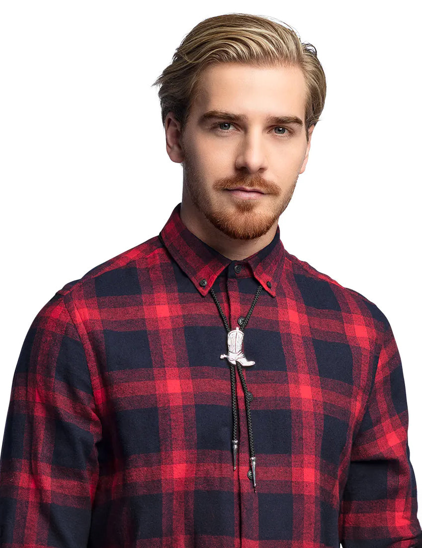 Vue de face du collier porté par un homme du collier western pour adulte