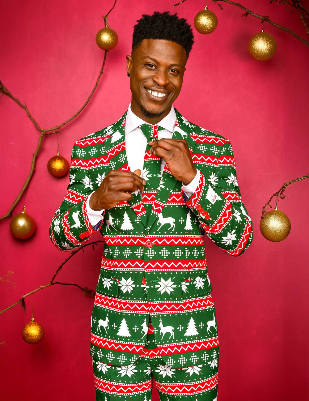 Velik plan na prsni del in kravato kostuma Mr. Festive za moškega