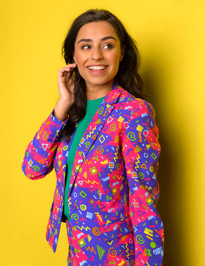 Vue de profil de la veste du costume Mrs. Symbole coloré