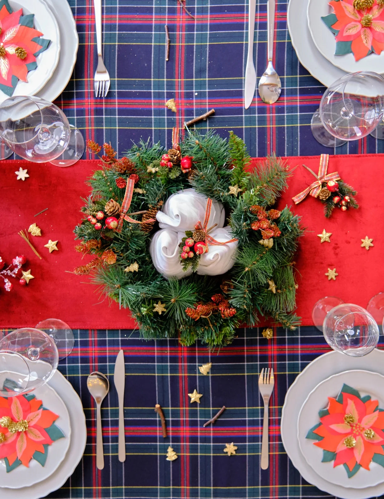 Jelkov venec s storži 40 cm za vrata