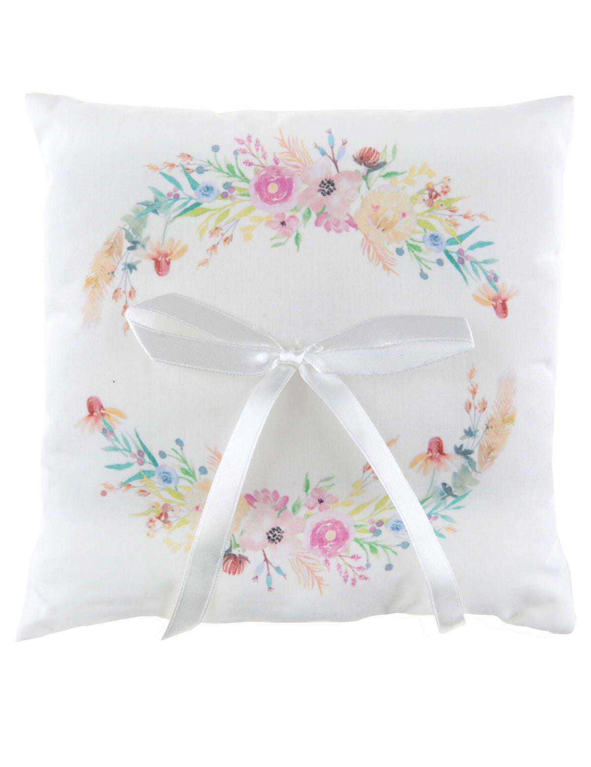 Mise en situation champêtre sur chaise en bois du coussin d'alliances mariage fleuri