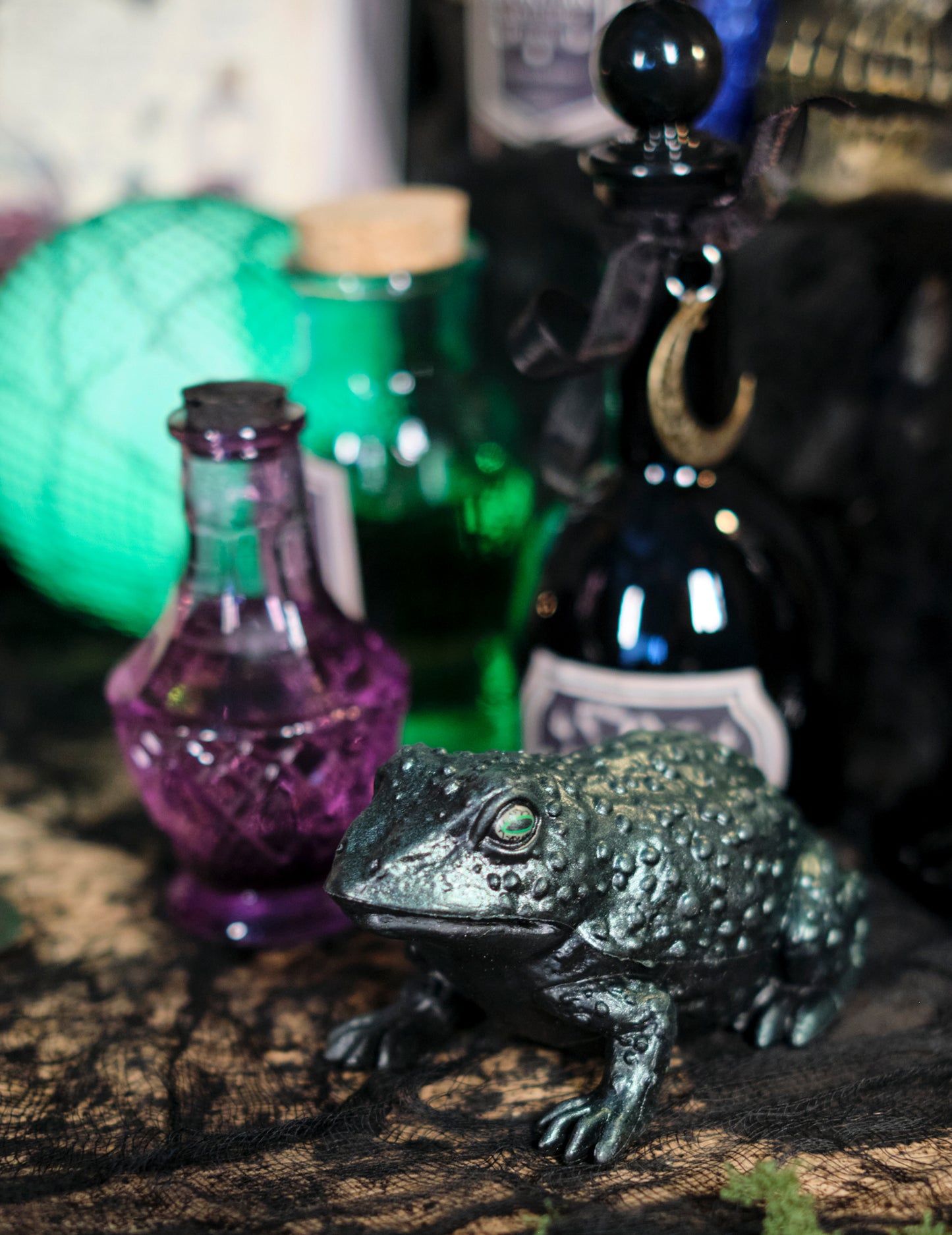 Iridescentna zelena plastična krastača 12.5 cm