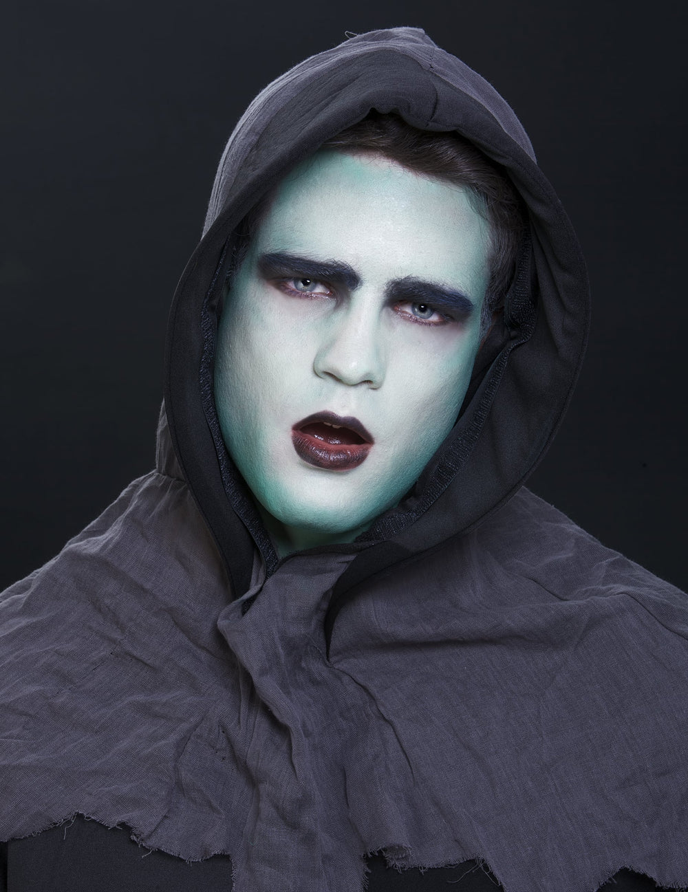 Rendu du maquillage réalisé avec la crème phosphorescente maquillage fluo