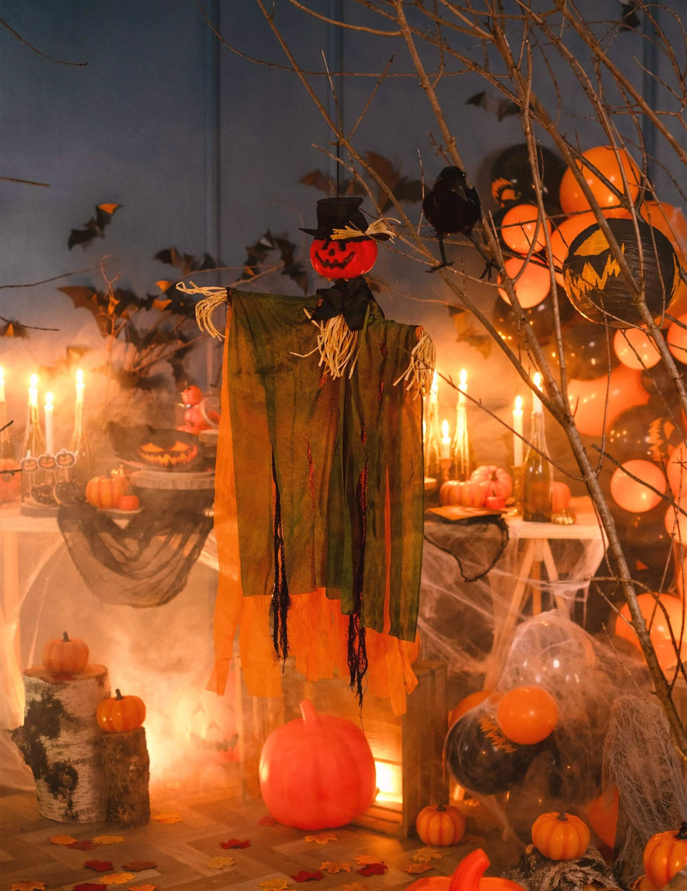 Postavitev viseče dekoracije strašilo buča za halloween