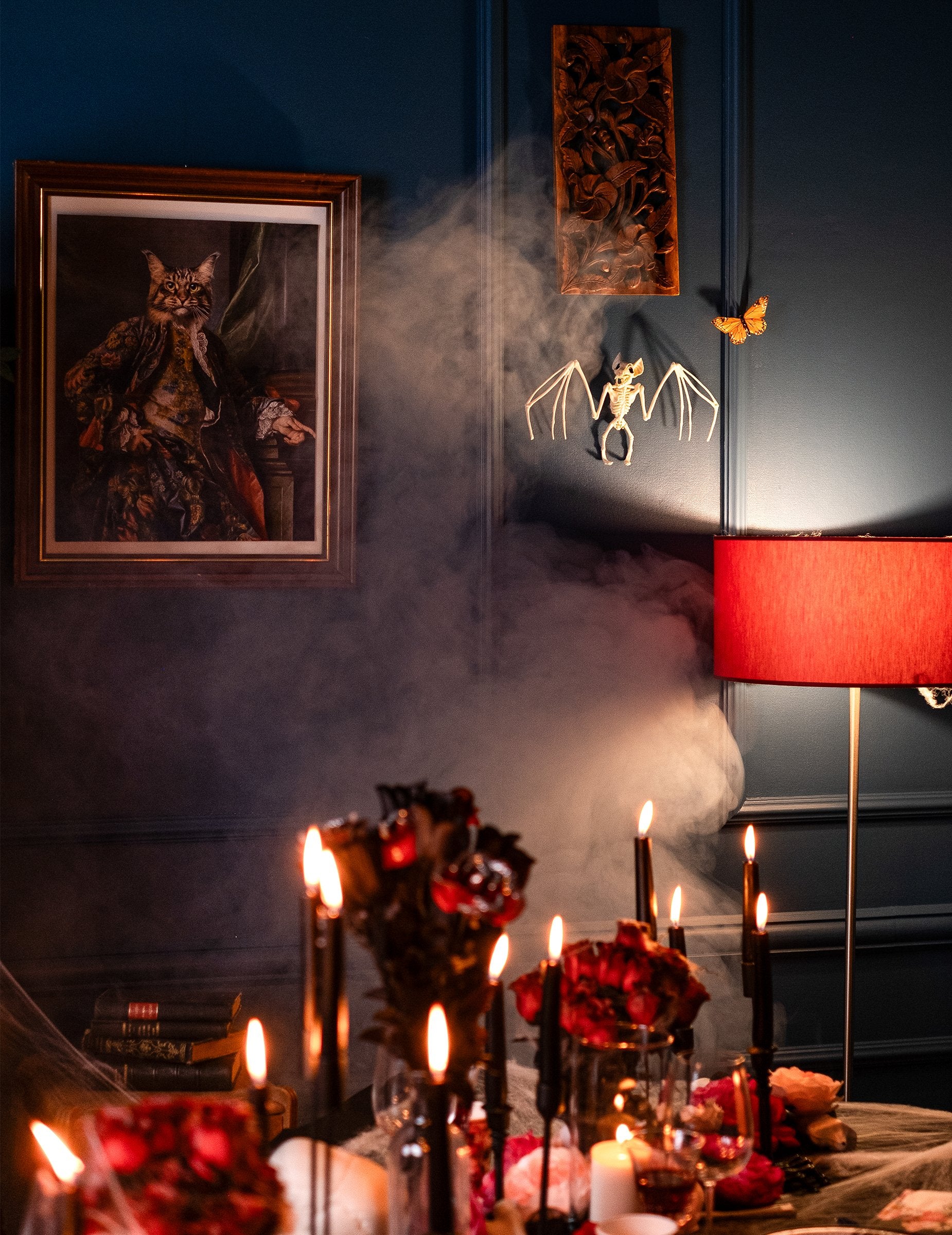 Mise en scène de la décoration à suspendre squelette chauve-souris Halloween