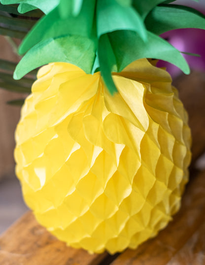 Gros plan sur la texture en nid d'abeille de la décoration ananas en papier