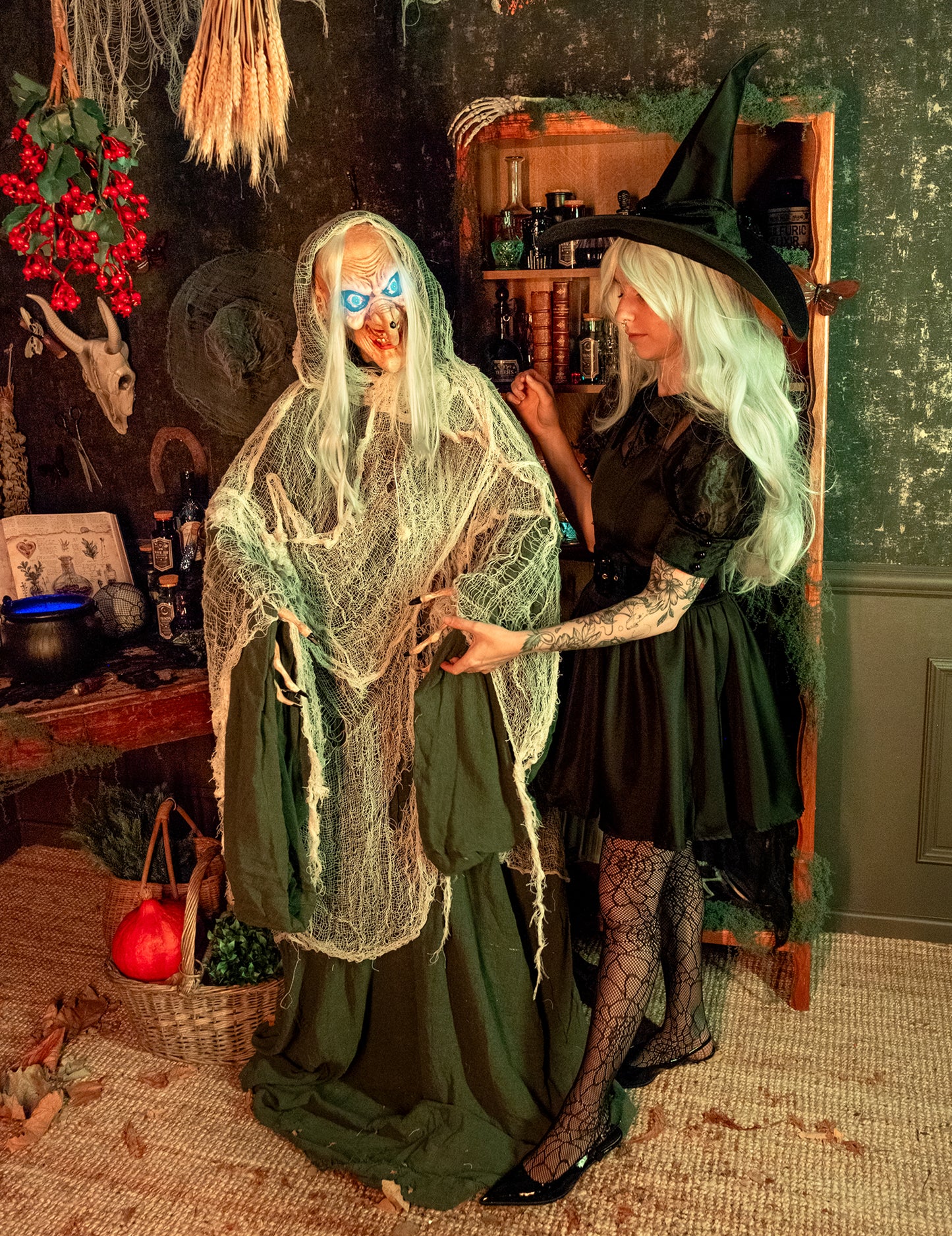 Animirani zvok in lahka dekoracija čarovnica Andromeda 153 cm