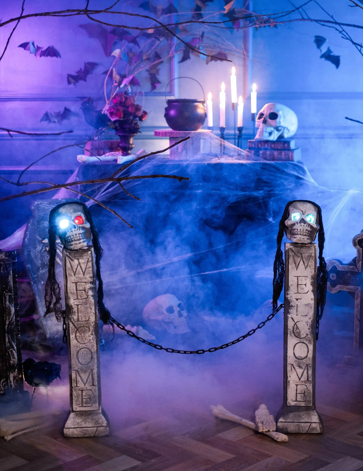 Svetlobna dekoracija za izložbo groba za halloween, siva, z lobanjami z LED očmi in verigami
