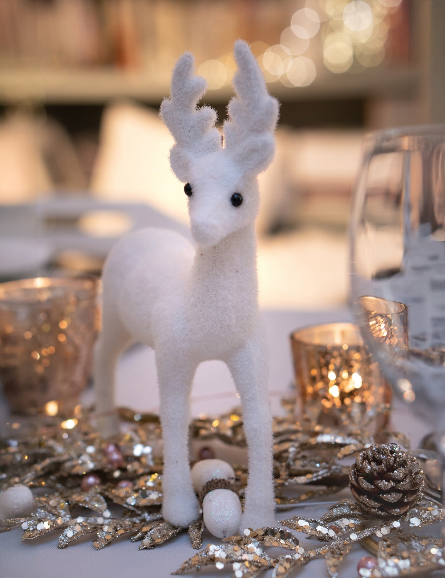 Dekoracija belih jelenov 13 cm