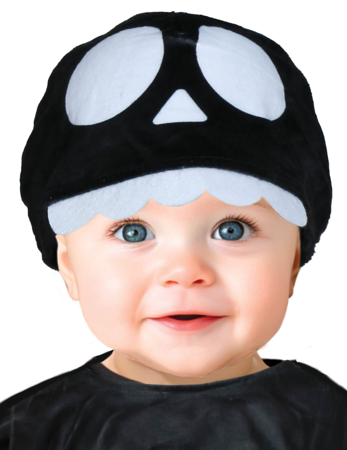 Gros plan sur le bonnet du déguisement de squelette pour bébé