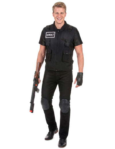 Moški agent SWAT preobleči