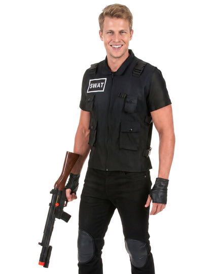 Moški agent SWAT preobleči