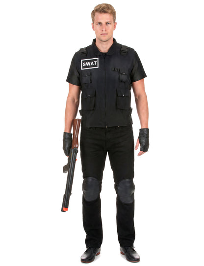 Moški agent SWAT preobleči