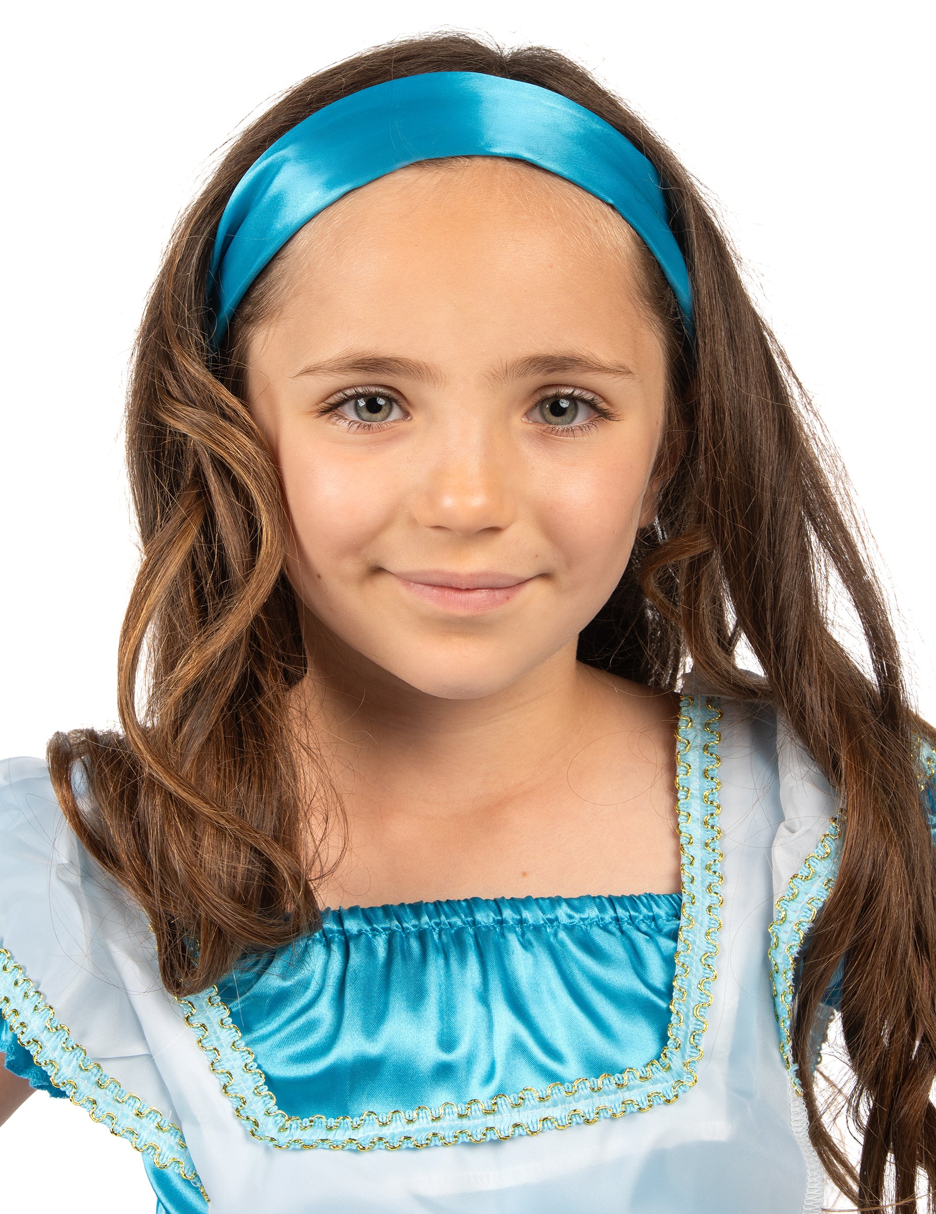 Gros plan sur le bandeau bleu du déguisement Alice pour fille