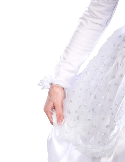 Podrobnost o čipkastem rokavu in zvezdastem krilu kostuma angela za deklico