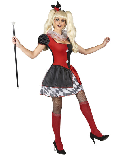 Rdeča in črna kostumska ženska