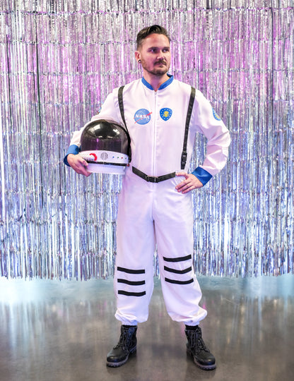 Moški astronavt preoblečena