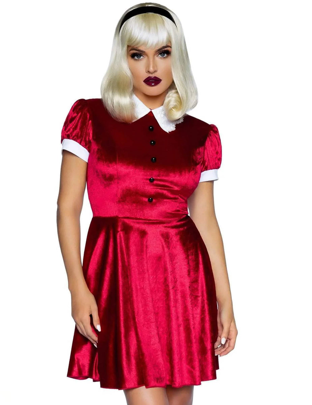 Veliki plan belega ovratnika in gumbov kostuma baby doll