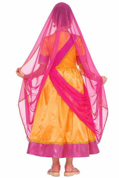 Pogled od zadaj na otroški bollywood kostum