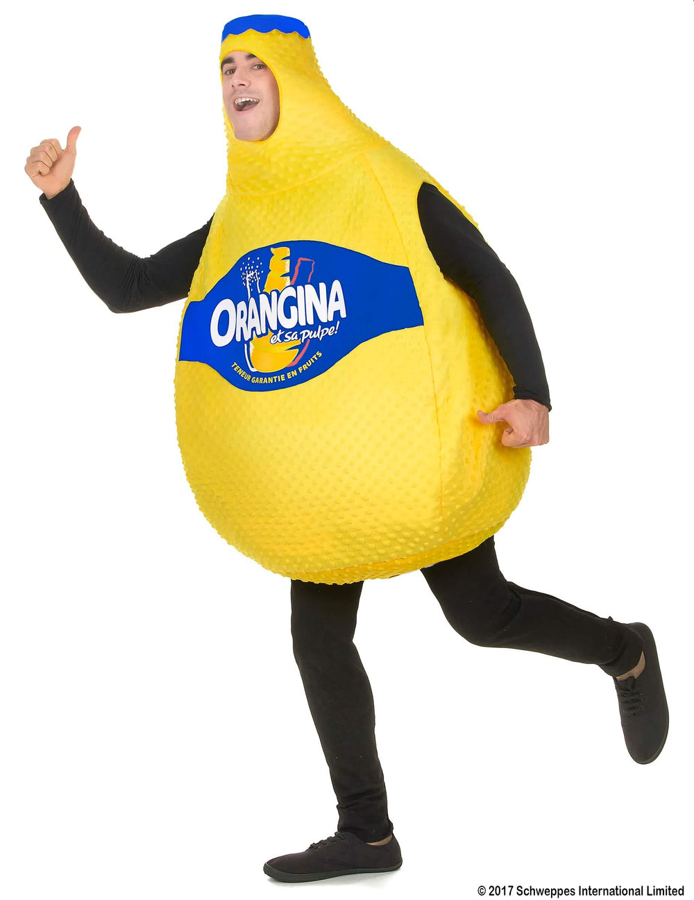 Pogled s strani na kostum steklenice Orangina™ za odrasle
