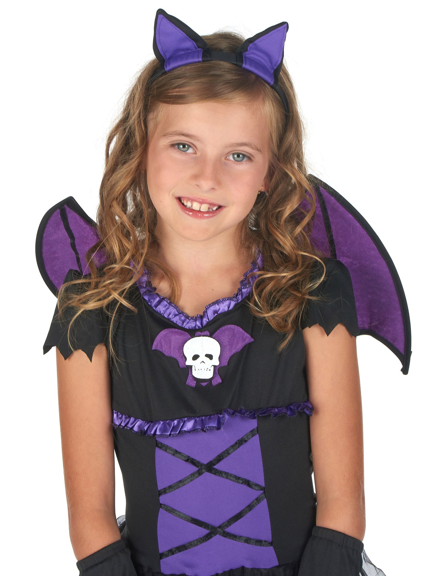 Preoblekano črno in vijolično dekle