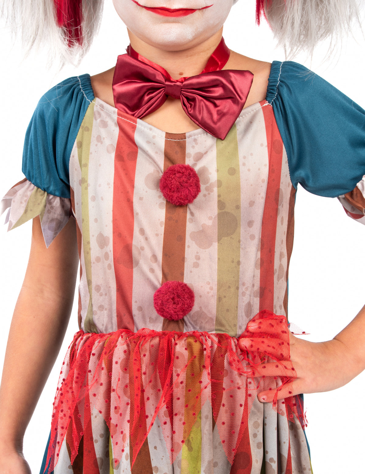 Détail des pompons rouges et du buste du déguisement de clown tueur coloré pour fille