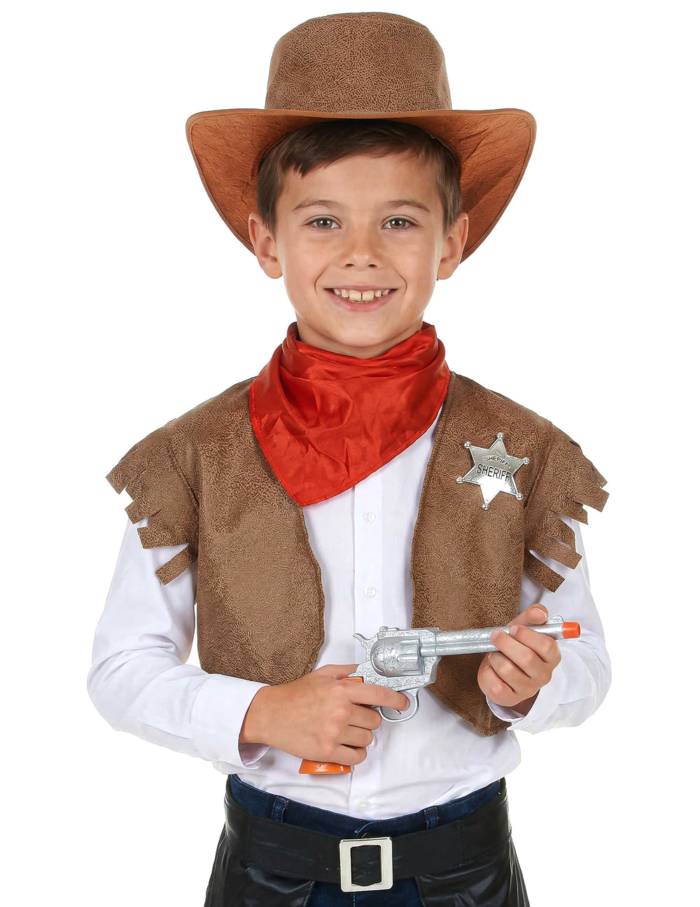 Gros plan sur le gilet et l'étoile de shérif du déguisement de cowboy pour garçon marron