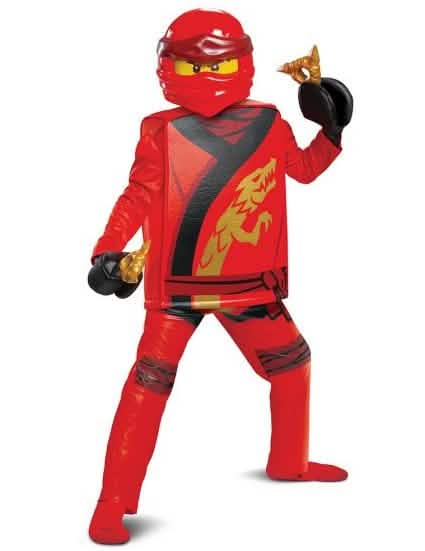 Celostni pogled v bojnem položaju na luksuzni kostum LEGO Ninjago Kai