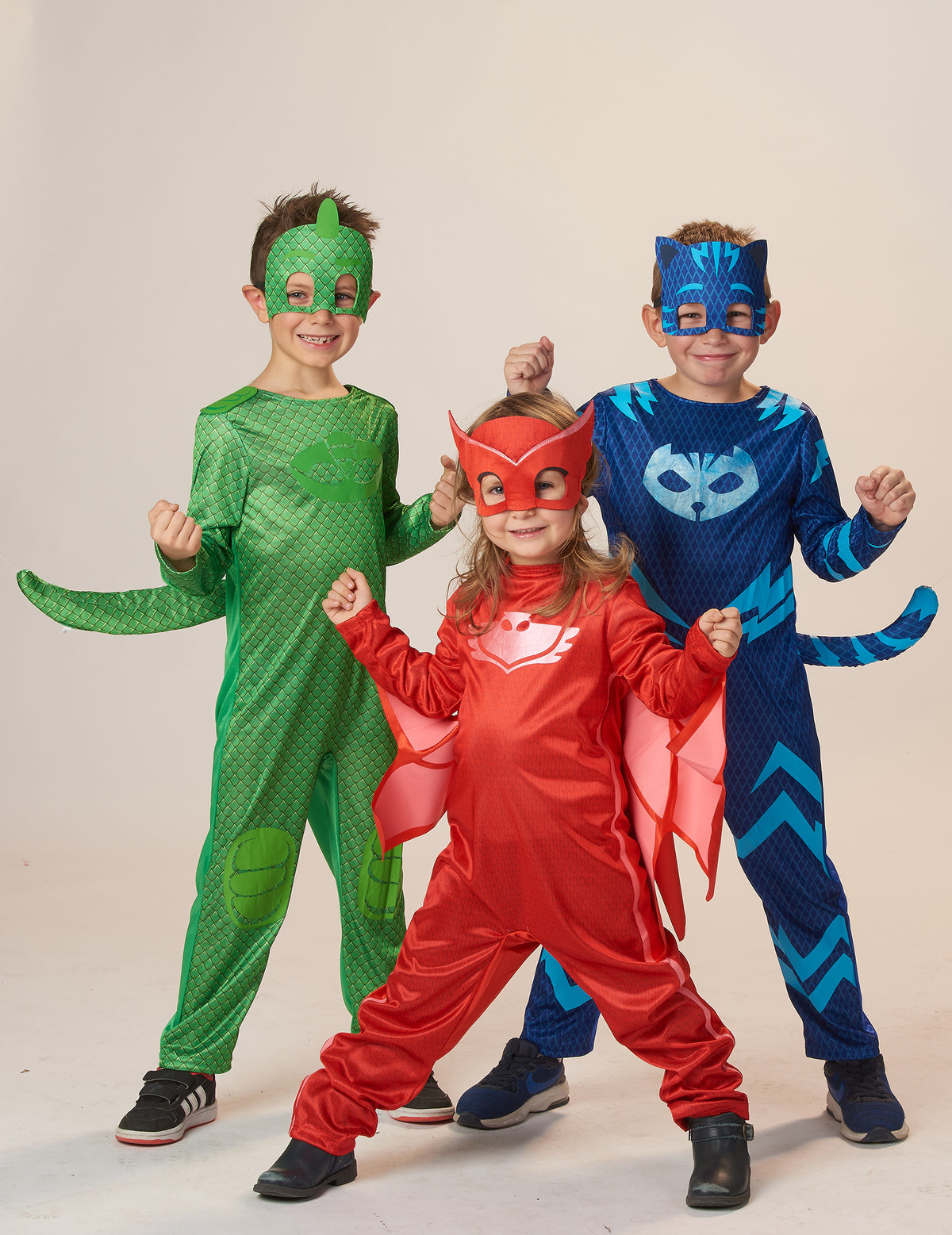 Vue d'ensemble des trois héros du déguisement Gluglu Pyjamasques