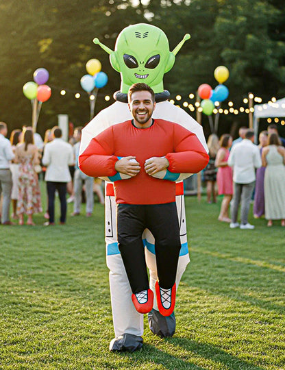 Vue de face du déguisement gonflable porté par un extraterrestre adulte