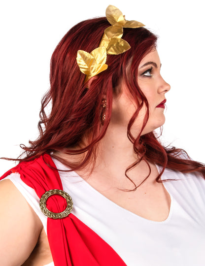 Gros plan sur le serre-tête doré et la broche d'épaule du déguisement de déesse romaine à drapé