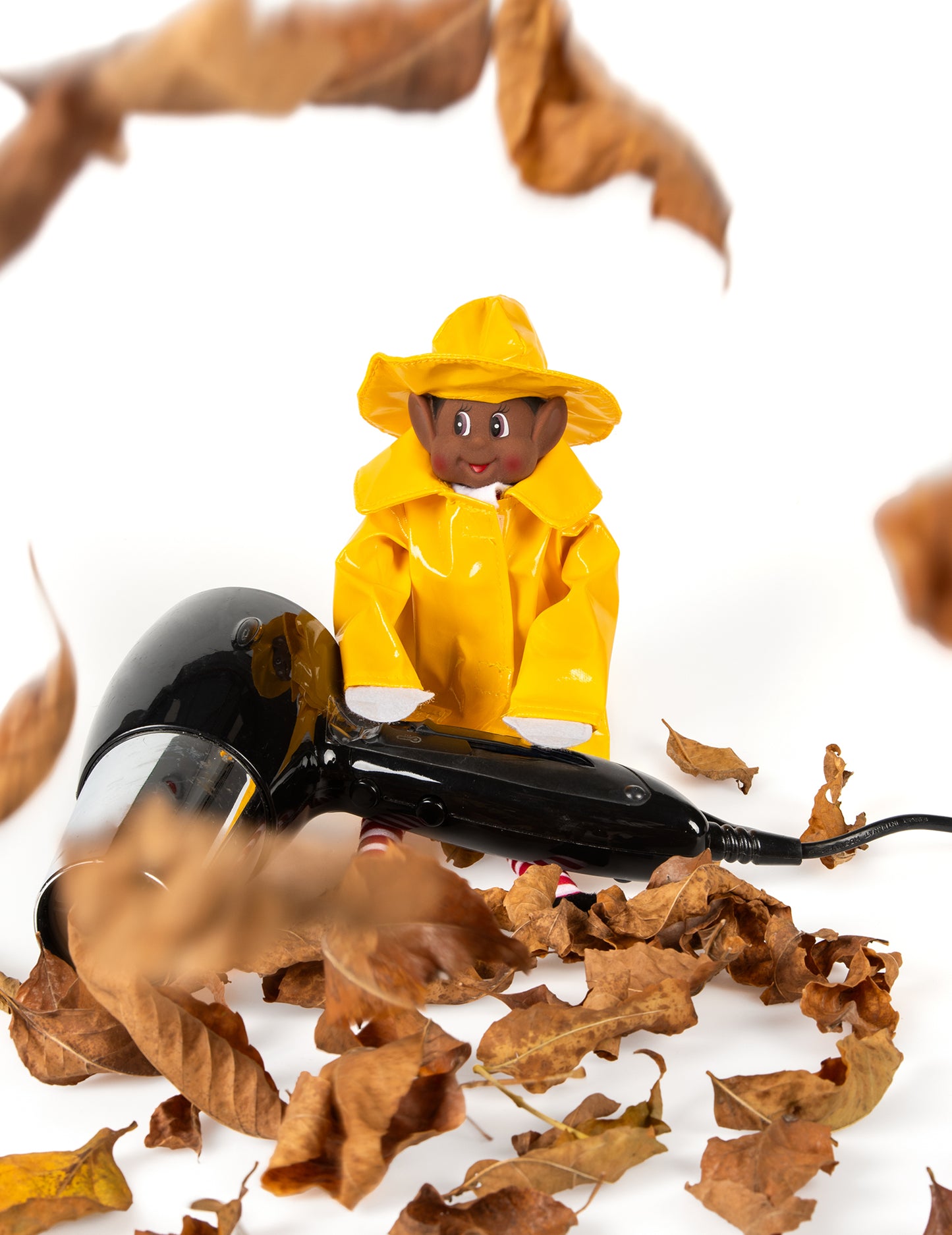 Rumen dežni plašč s kapo za nagajivo vilinsko punčko