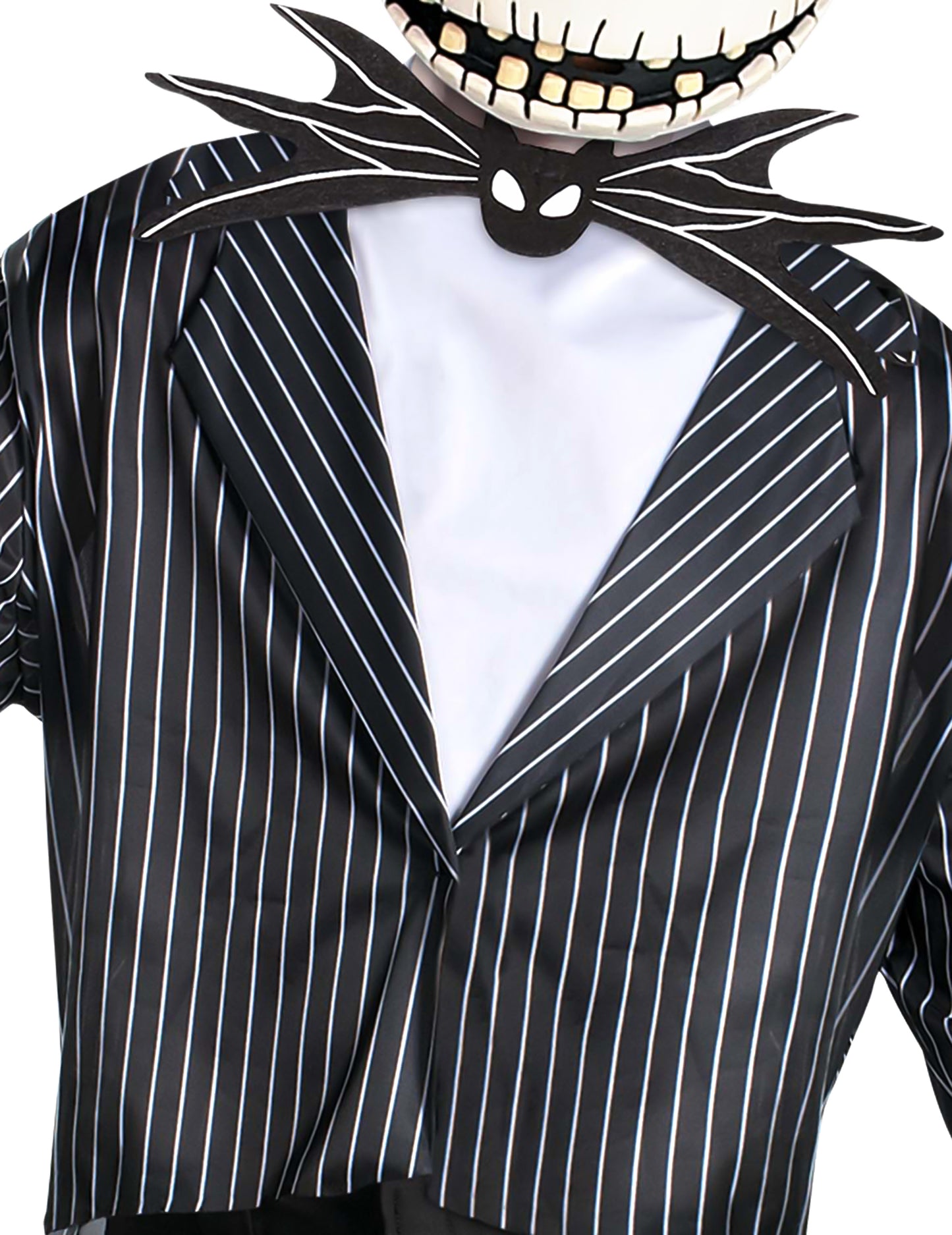 Gros plan sur le nœud papillon chauve-souris du déguisement Jack Skellington™