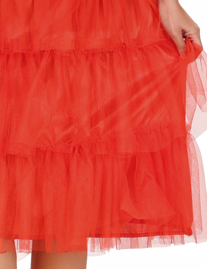 Rdeča poročena kostumska ženska