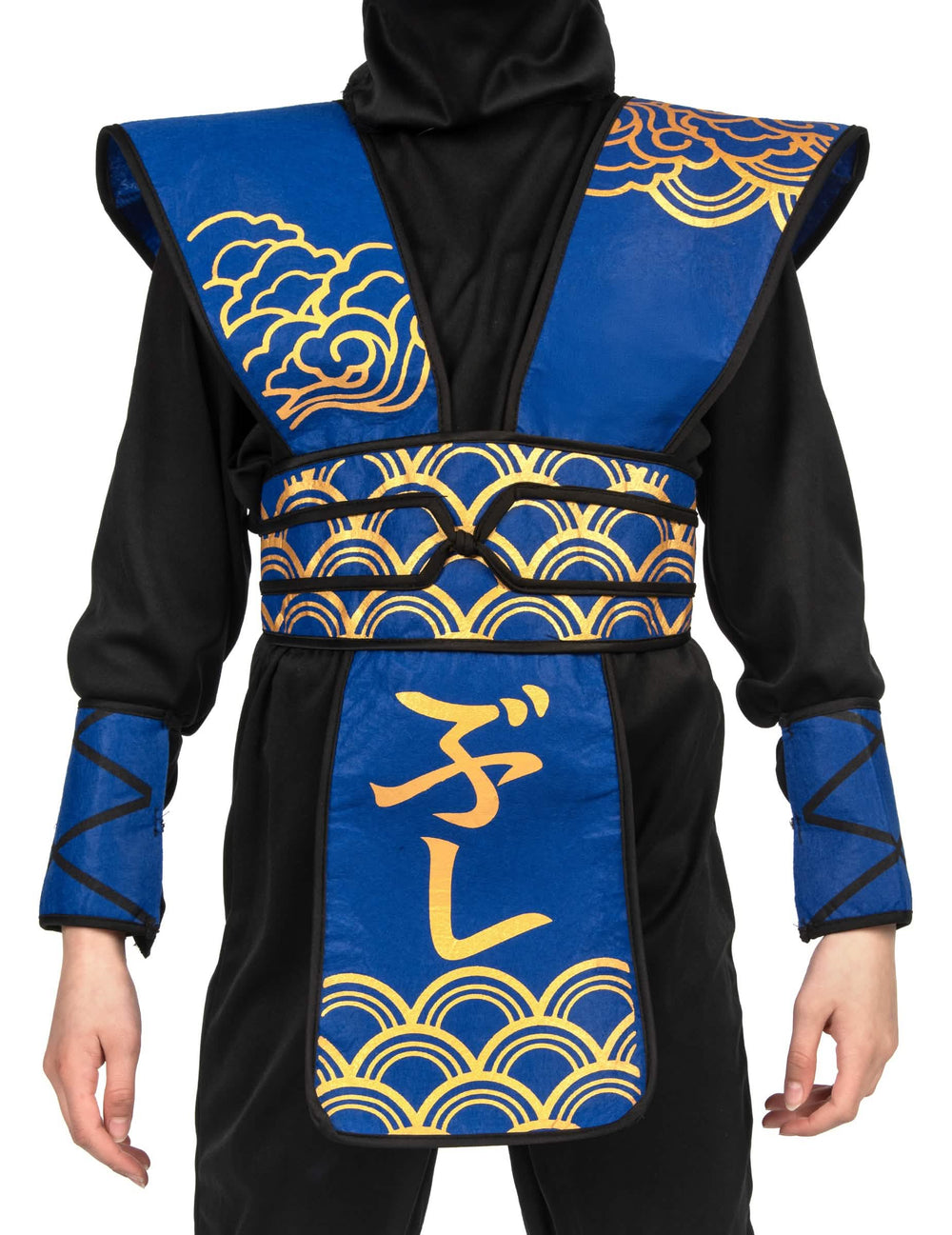 Détail du plastron et des motifs dorés du déguisement ninja pour garçon