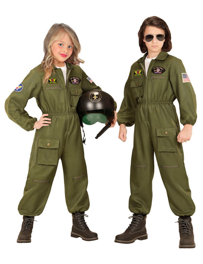 Fant, ki se bori s pilotnim kostumom