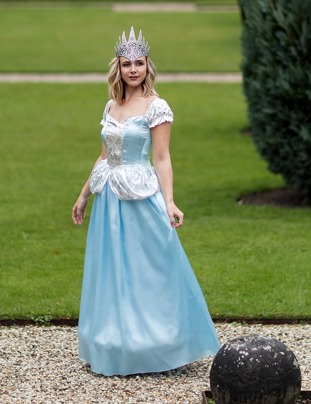 Vue de face du déguisement de princesse cendrillon pour femme